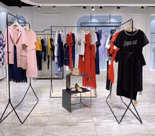 哥邦女装品牌服装尾货批发货源现身广州，播田成零售新热点